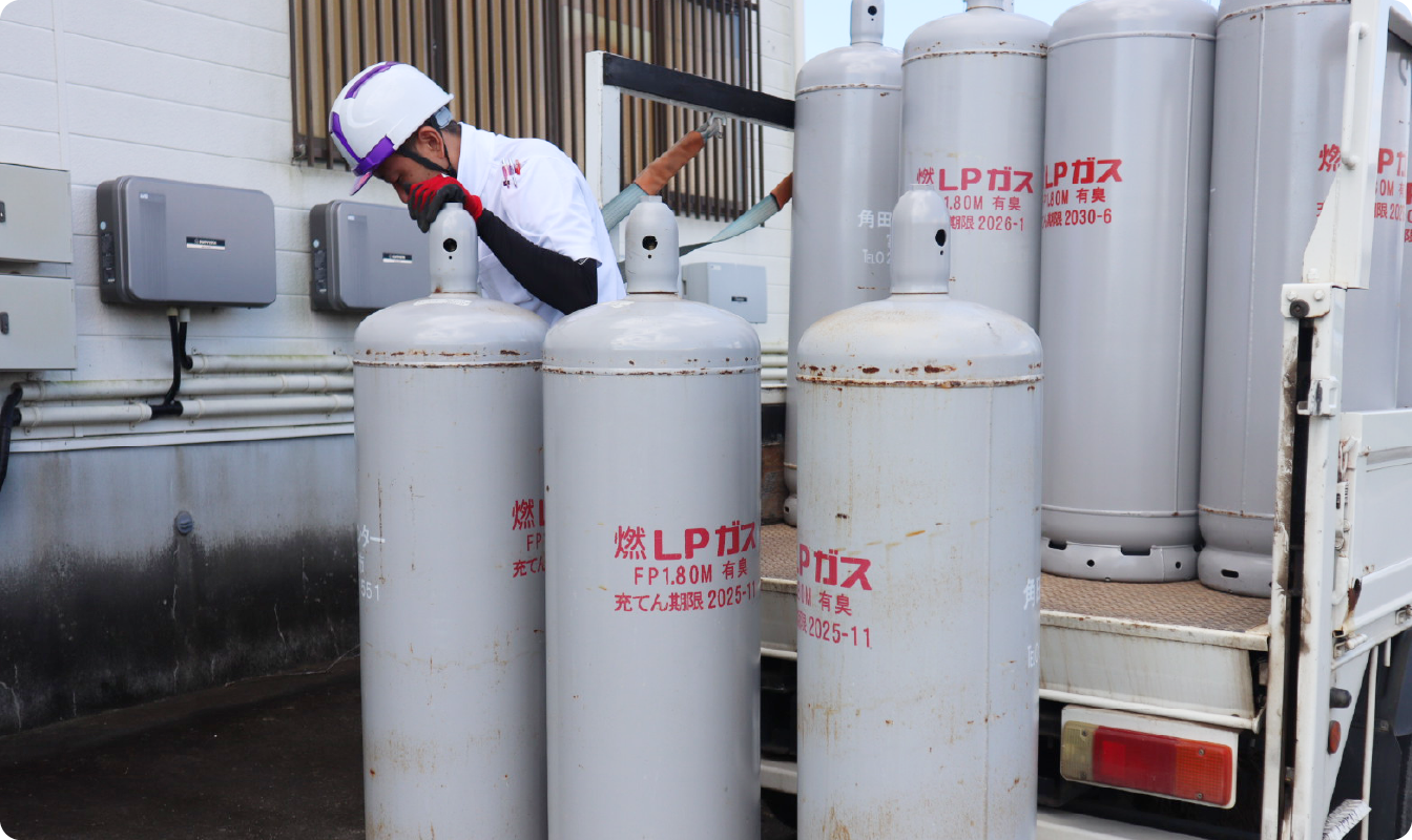 角田市ガスセンターの配送車両